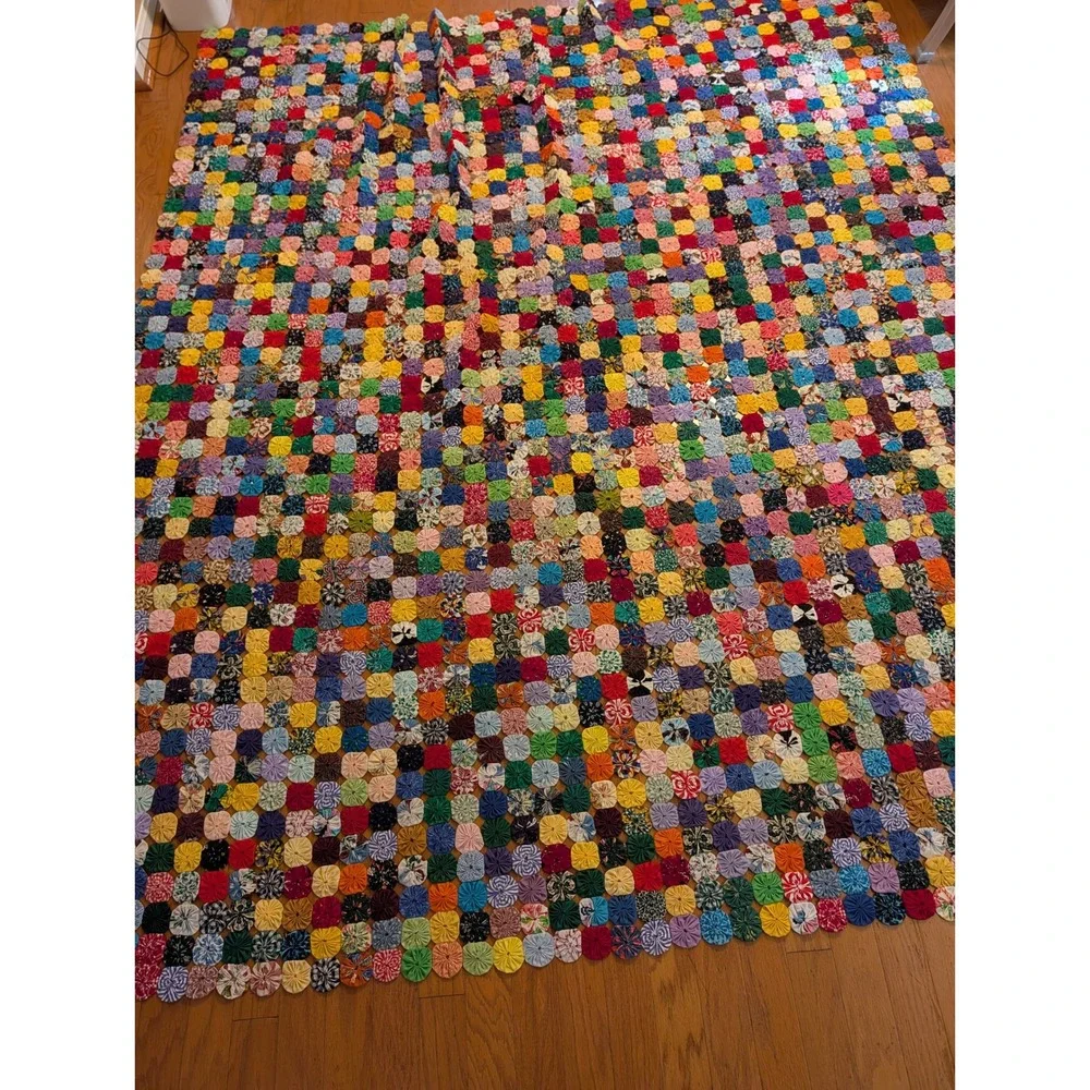 Handmade Yo-Yo Quilt Multi Color Fabric Circular Rosettes Coverlet 96 x 76 In
